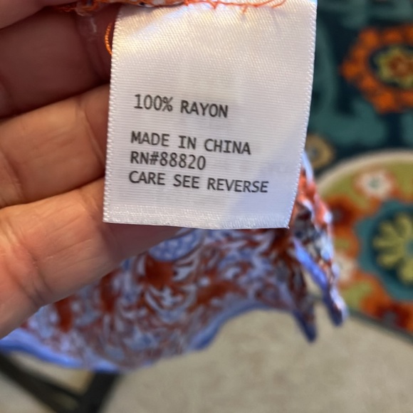 Airy sleeveless blouse - Picture 3 of 4